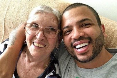 Projota compartilha texto emocionante após morte de avó: 'Você foi luz'