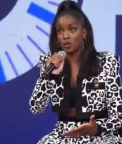 Cantora Iza - Reprodução