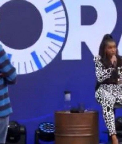 Cantora Iza - Reprodução