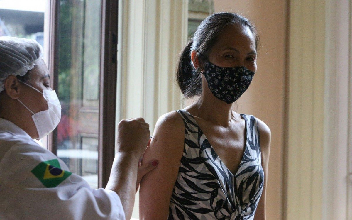 Movimentação de vacinação no Palácio da República no Catete. Na foto Líria Yuri