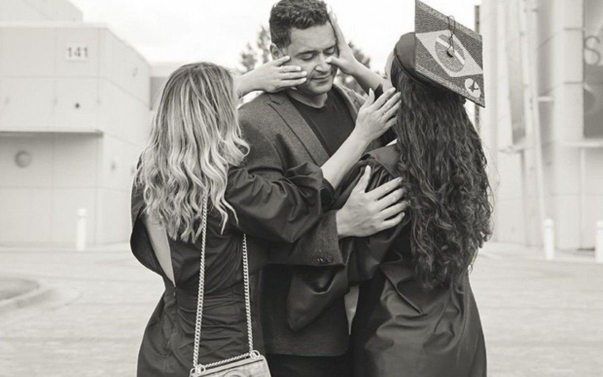 Xanddy comemora formatura de filha