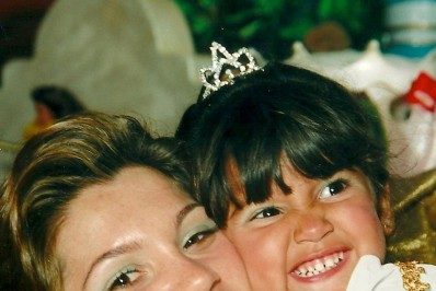 Flávia Alessandra completa 47 anos e Giulia Costa se declara: 'Não sou nadica sem você'