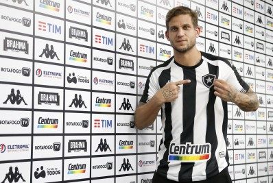 Apresentado pelo Botafogo, Rafael Moura quer mostrar sua força ofensiva na Série B