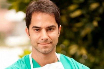 Jovem assediada por brasileiro no Egito aceita desculpas: 'o que aconteceu era suficiente'