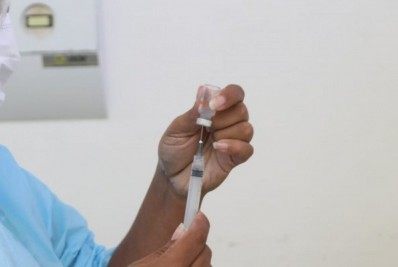 Hipertensos começam a ser imunizados contra a Covid-19 em Quissamã; confira os locais