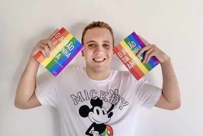 No mês do Orgulho LGBT, Fernando Bertozzi comemora um ano do seu livro