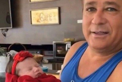 Leonardo se derrete pela neta: 'Surra de fofura'