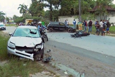 Acidente com uma moto e dois carros deixa um morto em Guaratiba