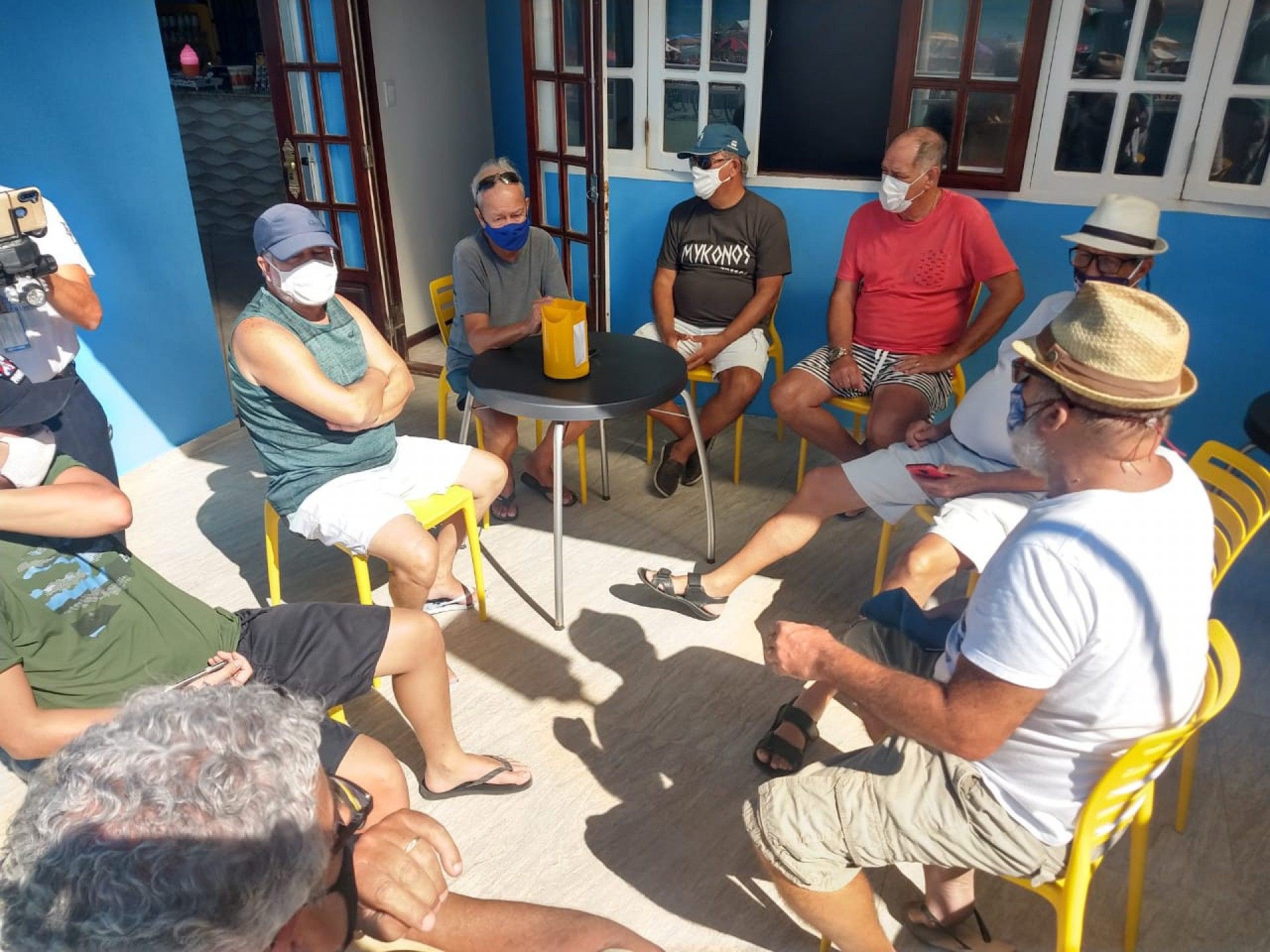 Reunidos na Sorveteria da Praia, os moradores e ambientalistas pediram o apoio da Alerj  - Paulo Roberto Araújo 