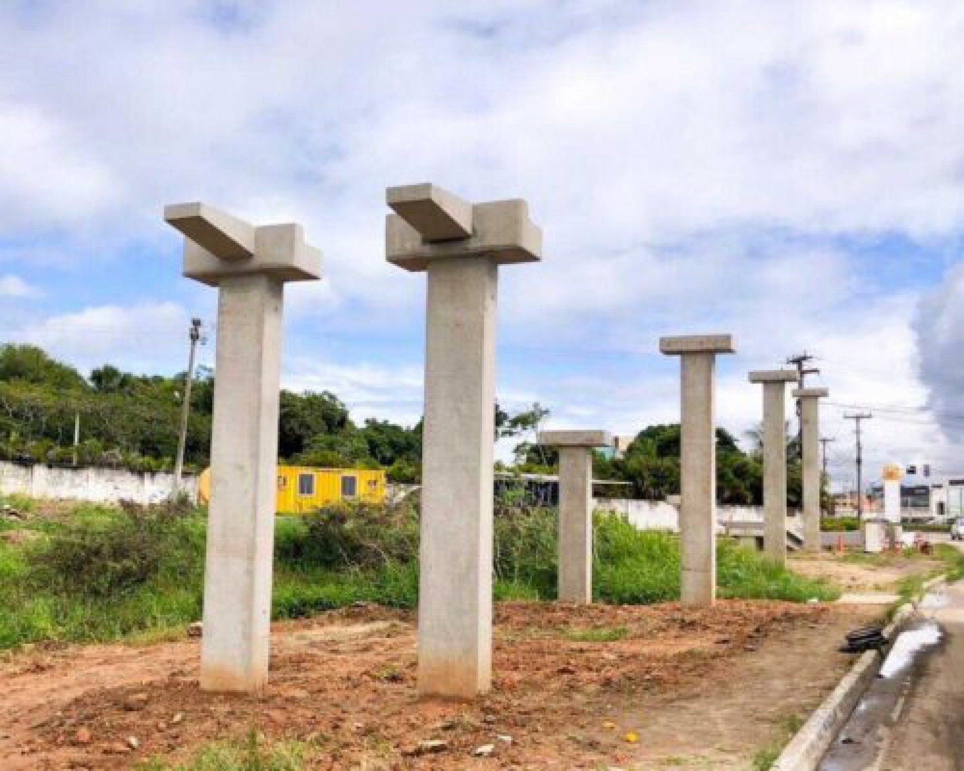 Trânsito na RJ-106 ficará em meia pista nesta terça-feira (8)