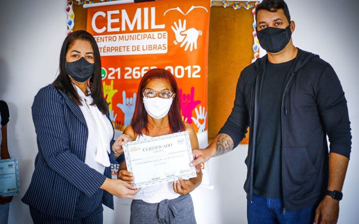 De acordo com a aposentada Vilma Ara&uacute;jo a l&iacute;ngua tem que ser estudada todos os dias 
