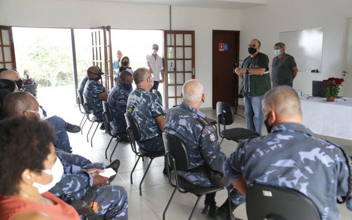 Guardas t&ecirc;m aulas de primeiros socorros, cartografia, comunica&ccedil;&atilde;o n&atilde;o violenta, geologia e bot&acirc;nica b&aacute;sicas, entre outras mat&eacute;rias