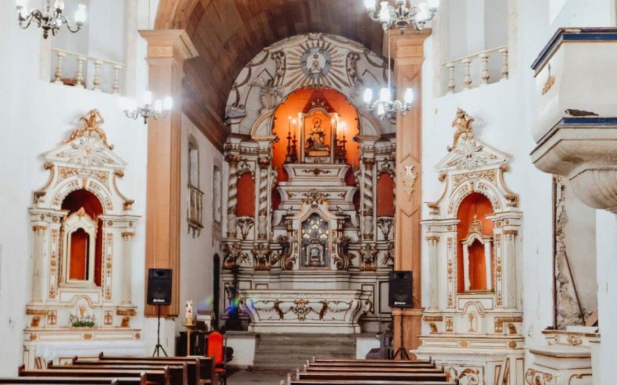 Estrutura ornamental da Igreja Matriz de Mag&eacute; &eacute; restaurada.