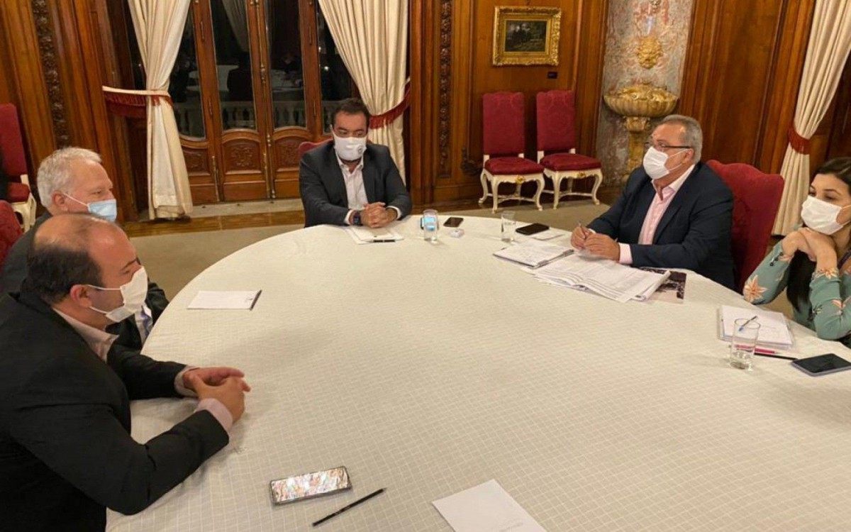 Reuni&atilde;o na sede do Pal&aacute;cio Guanabara, no Rio de Janeiro. 