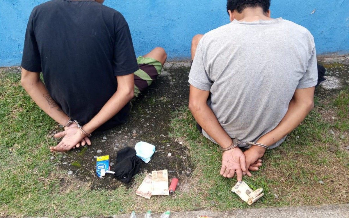 Os agentes deram voz de pris&atilde;o para os homens e os encaminharam a 128&ordf; DP