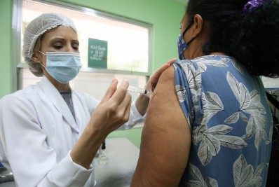  Covid-19: Prefeitura de Niterói já aplicou primeira dose em 50% do público vacinável 