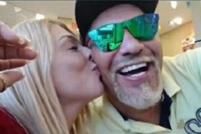 Ex-vocalista do Exaltasamba assume namoro com fã