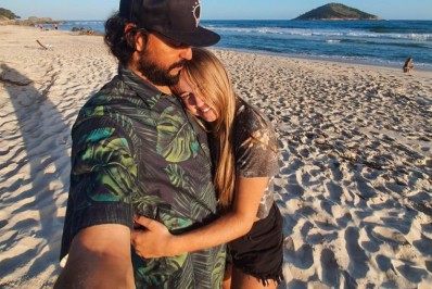Gabriel O Pensador engata namoro com jovem 27 anos mais nova: 'Retrato da beleza'