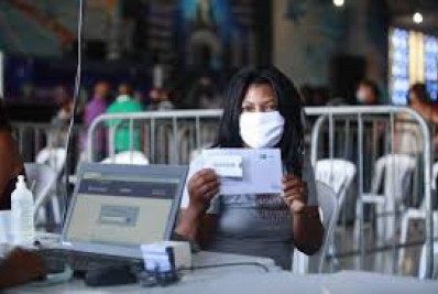 Começa distribuição do cartão Supera Rio para inscritos no CadÚnico em Magé