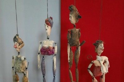 Museu Janete Costa de Arte Popular inaugura exposição com obras de 30 artistas 