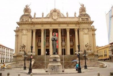 Alerj abre inscrições para a edição do Diploma Heloneida Studart