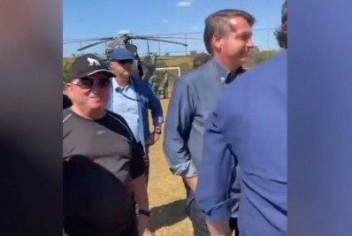 Em viagem a Goiás, Bolsonaro surge sem máscara e se encontra com Amado Batista