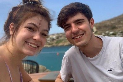 Aos 20, filho de Gugu vive com namorada nos EUA e lamenta: 'Meu pai não a conheceu'