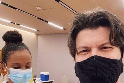 Paulo Ricardo recebe primeira dose da vacina contra covid-19