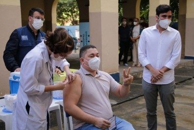 Após vacinação em massa, professores do Rio decidirão suspensão da greve