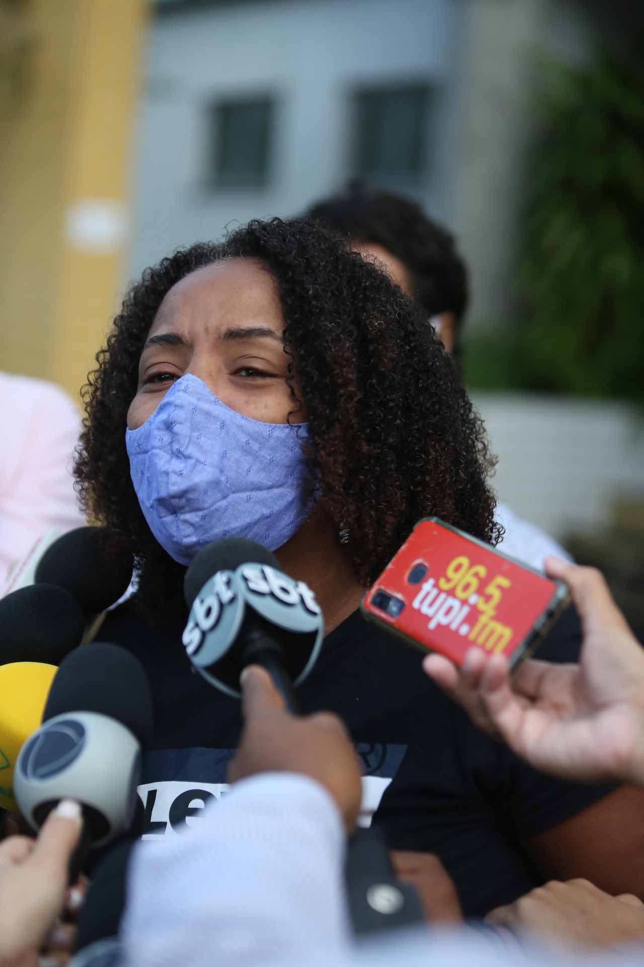 No IML a família de Kathlen Romeu, de 24 anos, baleada na cabeça, estava grávida de 14 semanas. Na foto Jacklline de Oliveira Lopes mãe de Kathlen - Daniel Castelo Branco