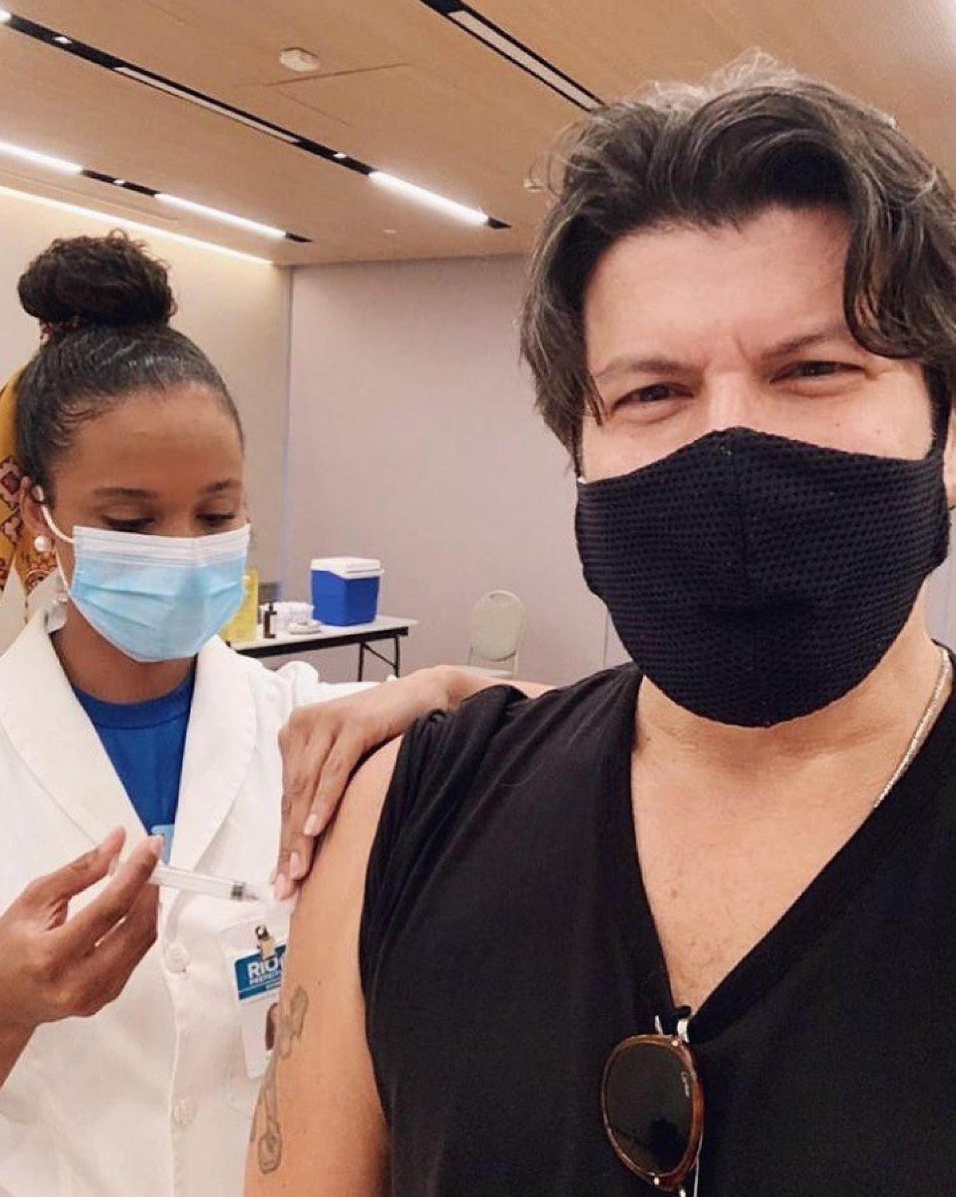 Paulo Ricardo toma primeira dose da vacina contra covid-19 - Reprodução