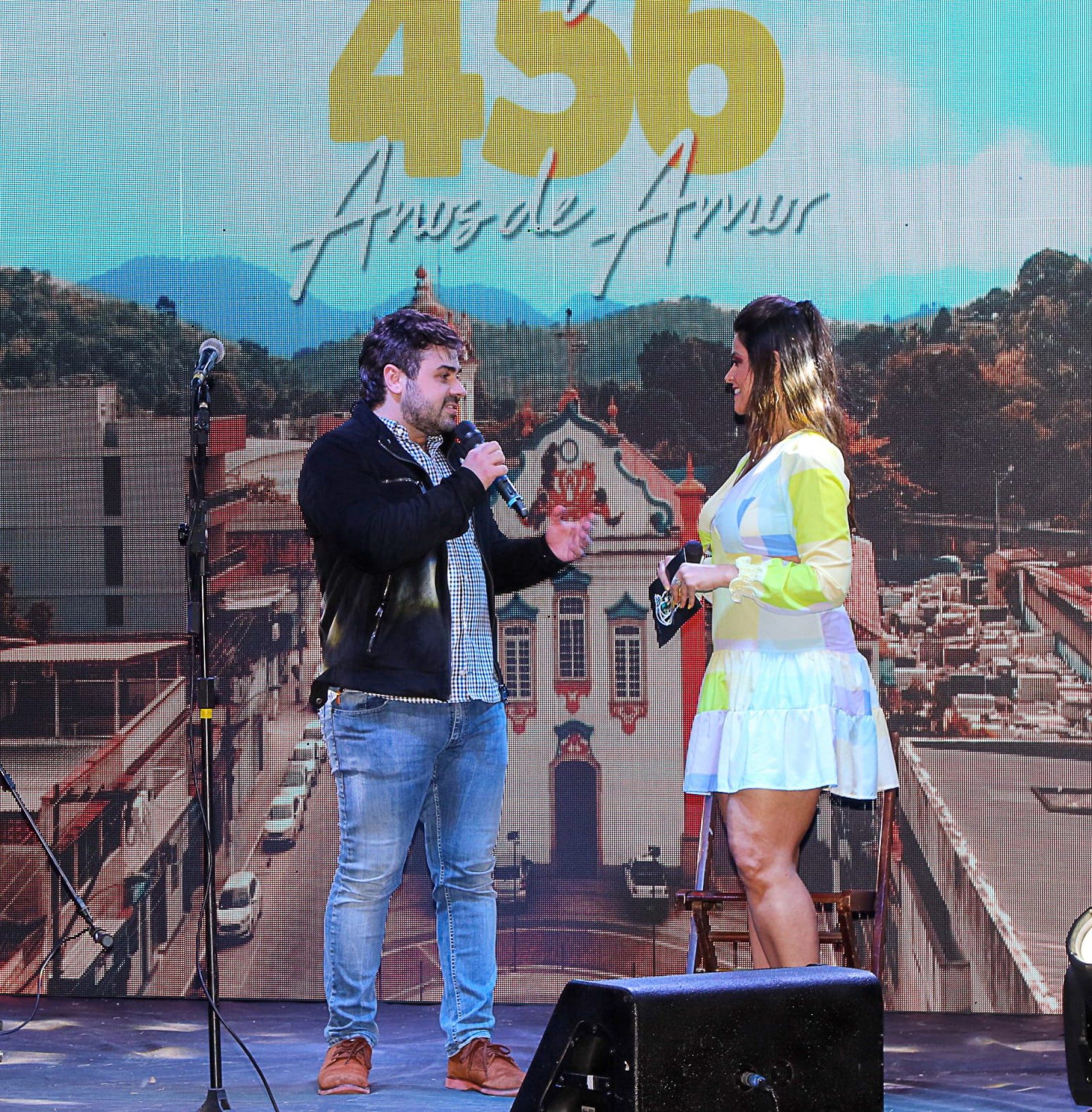 O secret&aacute;rio municipal de governo Vinicius Cozzolino agradeceu a presen&ccedil;a dos artistas locais que comandaram o show online. - Divulga&ccedil;&atilde;o/Prefeitura de Mag&eacute;