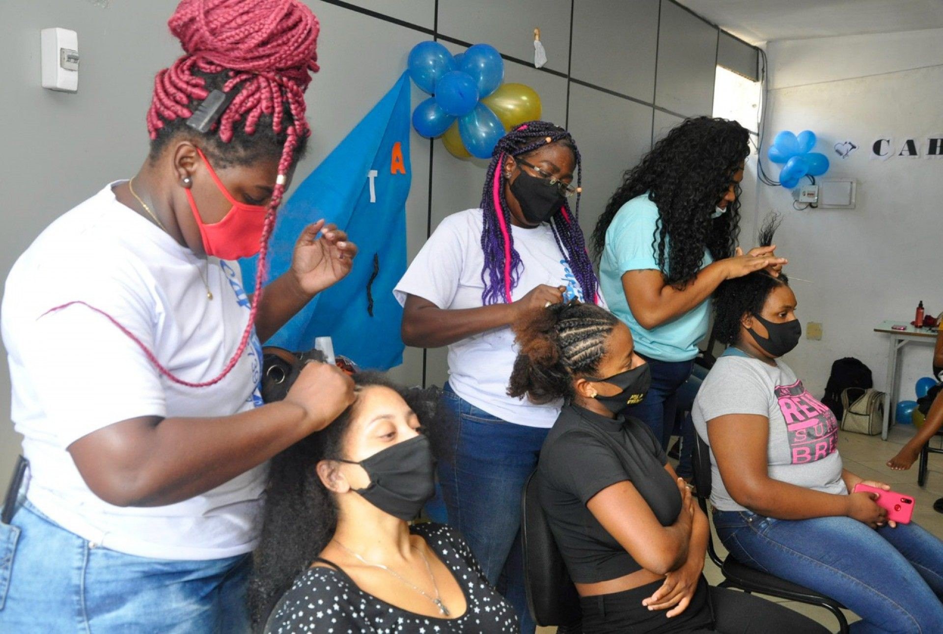 O anivers&aacute;rio da cidade tamb&eacute;m contou com oficinas profissionalizantes para aqueles que desejam ingressar no mercado de trabalho.  - Divulga&ccedil;&atilde;o/Prefeitura de Mag&eacute;