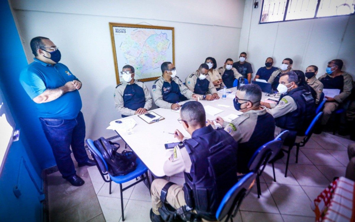 Para ministrar o seminário, o instrutor escolhido foi o Coronel do Corpo de Bombeiros Marcello Silva da Costa, que falou sobre os paradigmas de liderança e poder nas repartições