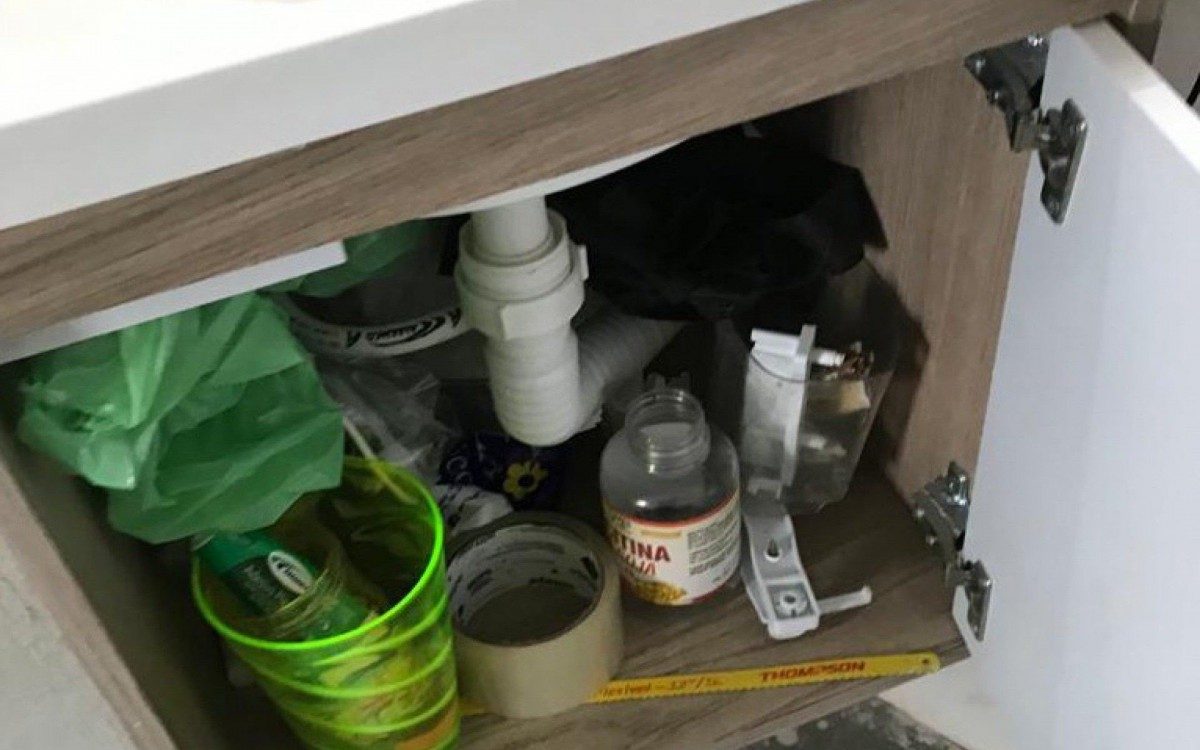 Medicamentos foram apreendidos e a respons&aacute;vel pelo consult&oacute;rio, encaminhada para a 74&ordf; DP