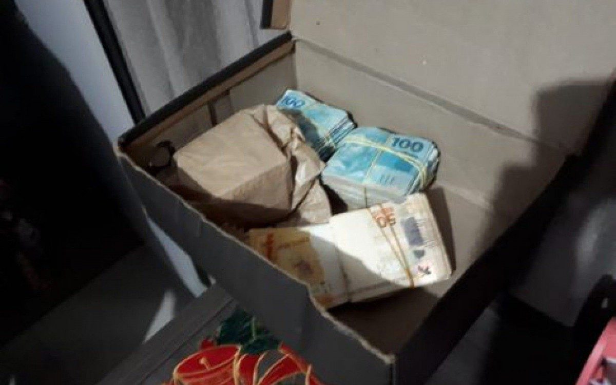 Além de Cabo Frio, cerca de 250 policiais estão cumprindo 34 mandados de prisão e 50 mandados de busca e apreensão