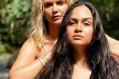 Luiza é barrada em viagem com Marcela Mc Gowan por causa de cigarro eletrônico