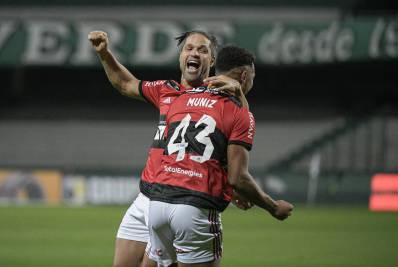 Em jogo apático, Flamengo bate o Coritiba pela Copa do Brasil