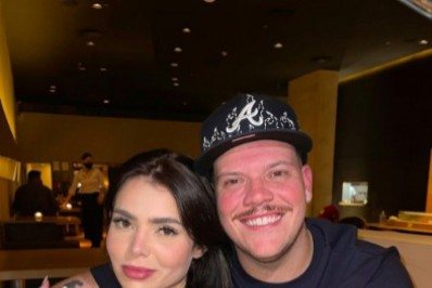 Após gerar polêmica ao falar sobre traição, esposa de Ferrugem se declara para o marido