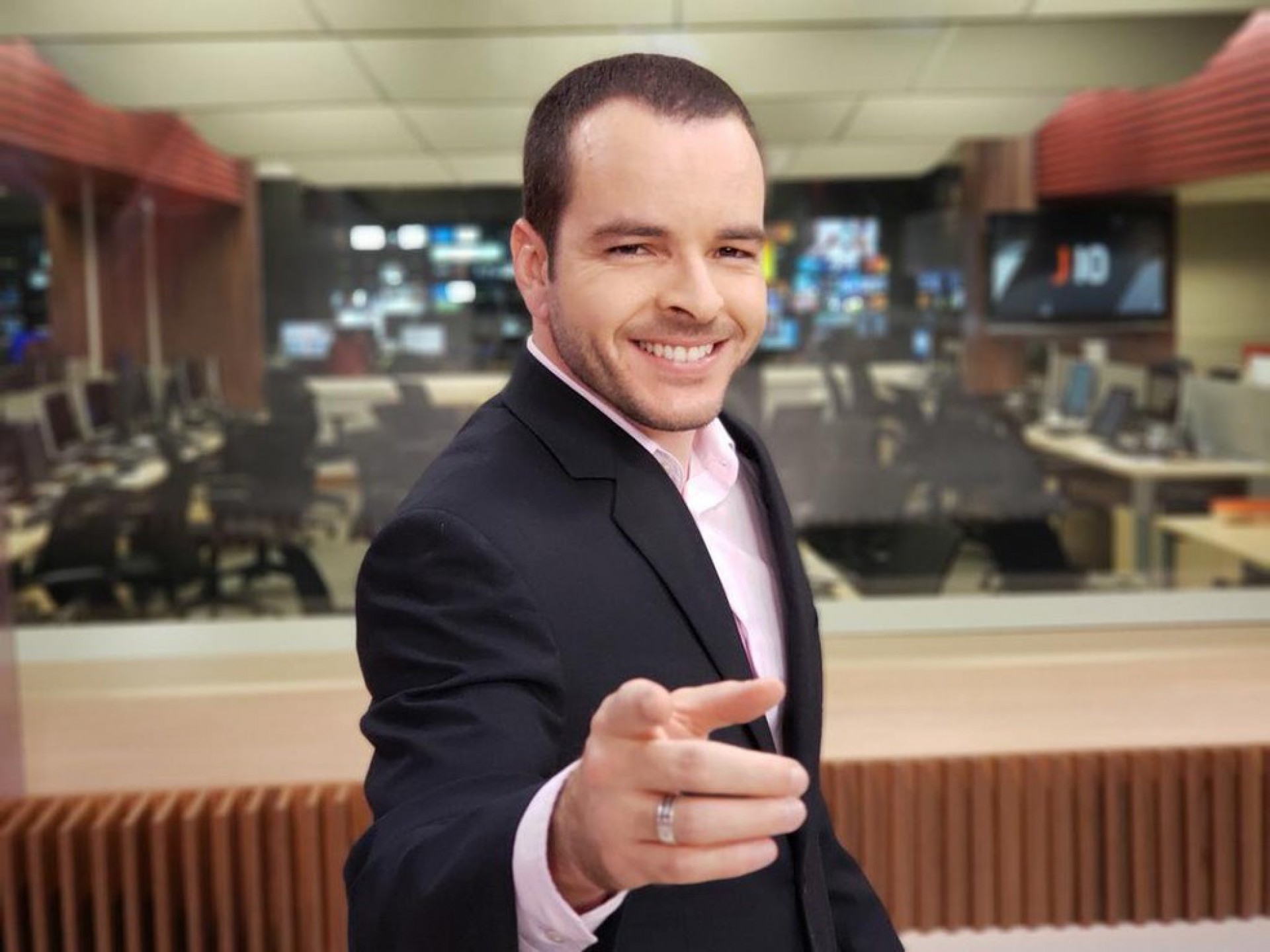 Erick Bang, apresentador da Globo News - Reprodução