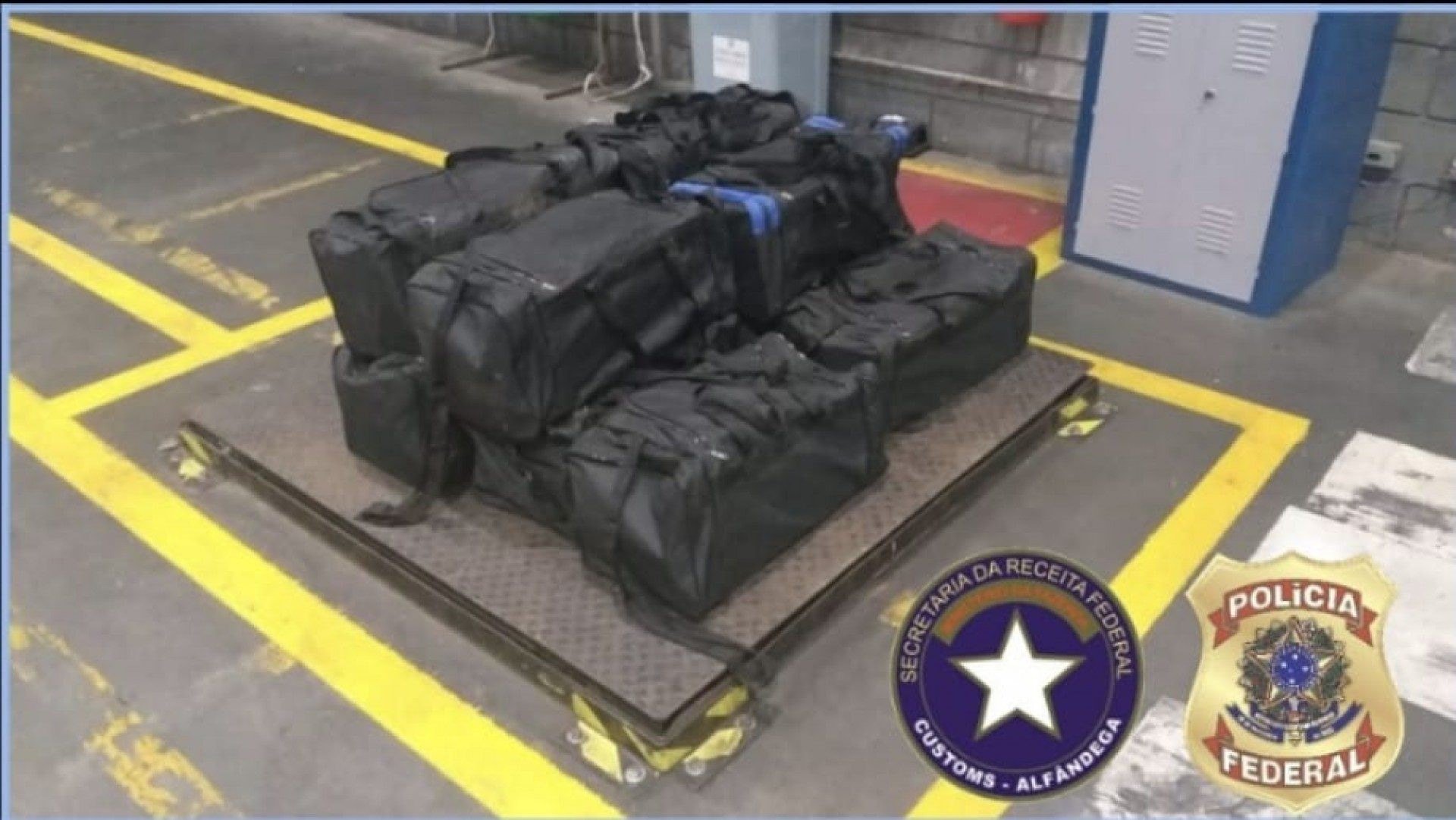 A investigação teve início após servidores da Receita Federal realizarem a apreensão de 600.5 kg de cocaína no Porto de Itapoá em janeiro de 2020 - Divulgação 