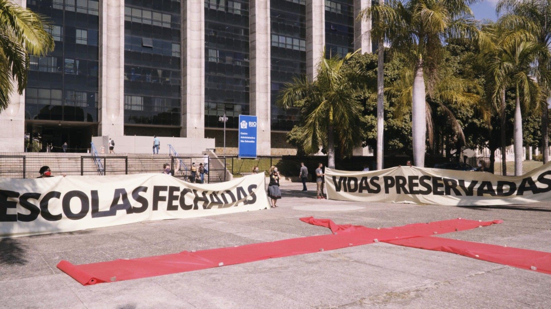 Após vacinação em massa, professores do Rio decidirão suspensão da greve - Divulgação