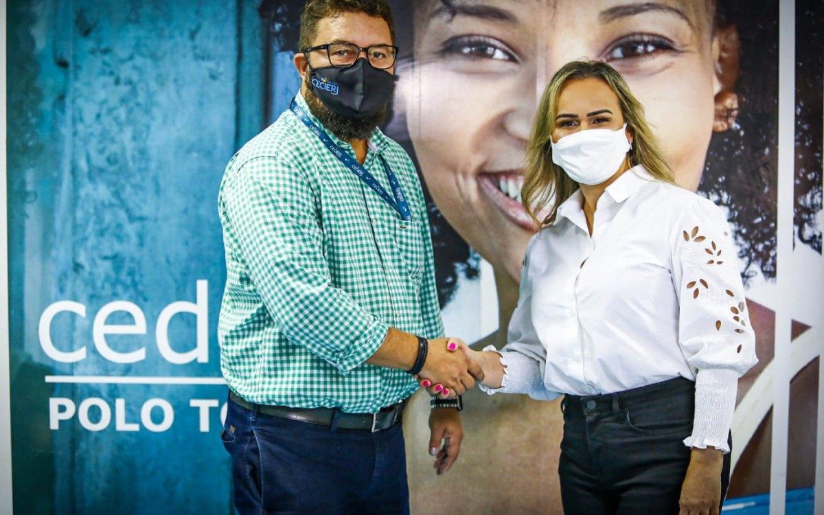 Rog&eacute;rio Tavares e Daniela do Waguinho visitaram o polo do Cederj de Belford Roxo