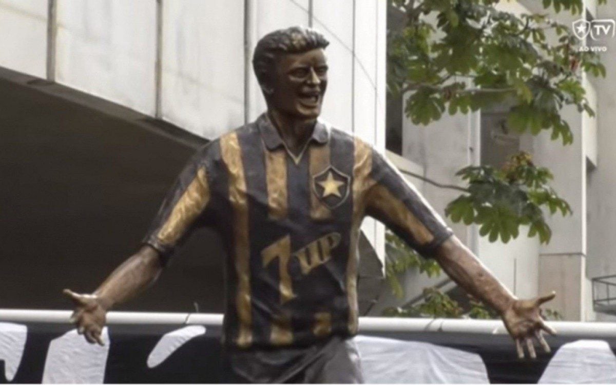 Em lançamento de uniformes do Botafogo, Jairzinho valoriza atual