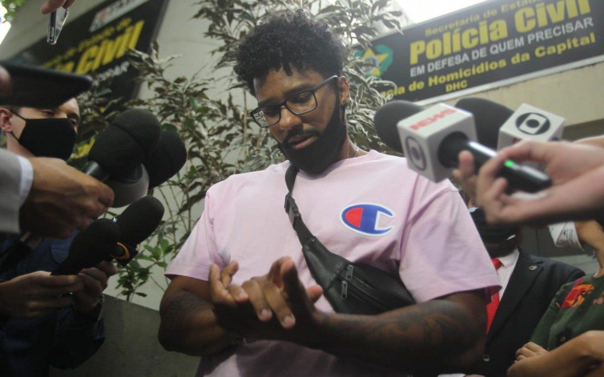 Namorado de Kathlen Romeu, designer Marcelo Ramos fala pela primeira vez &agrave; imprensa na Delegacia de Homic&iacute;dios da Capital