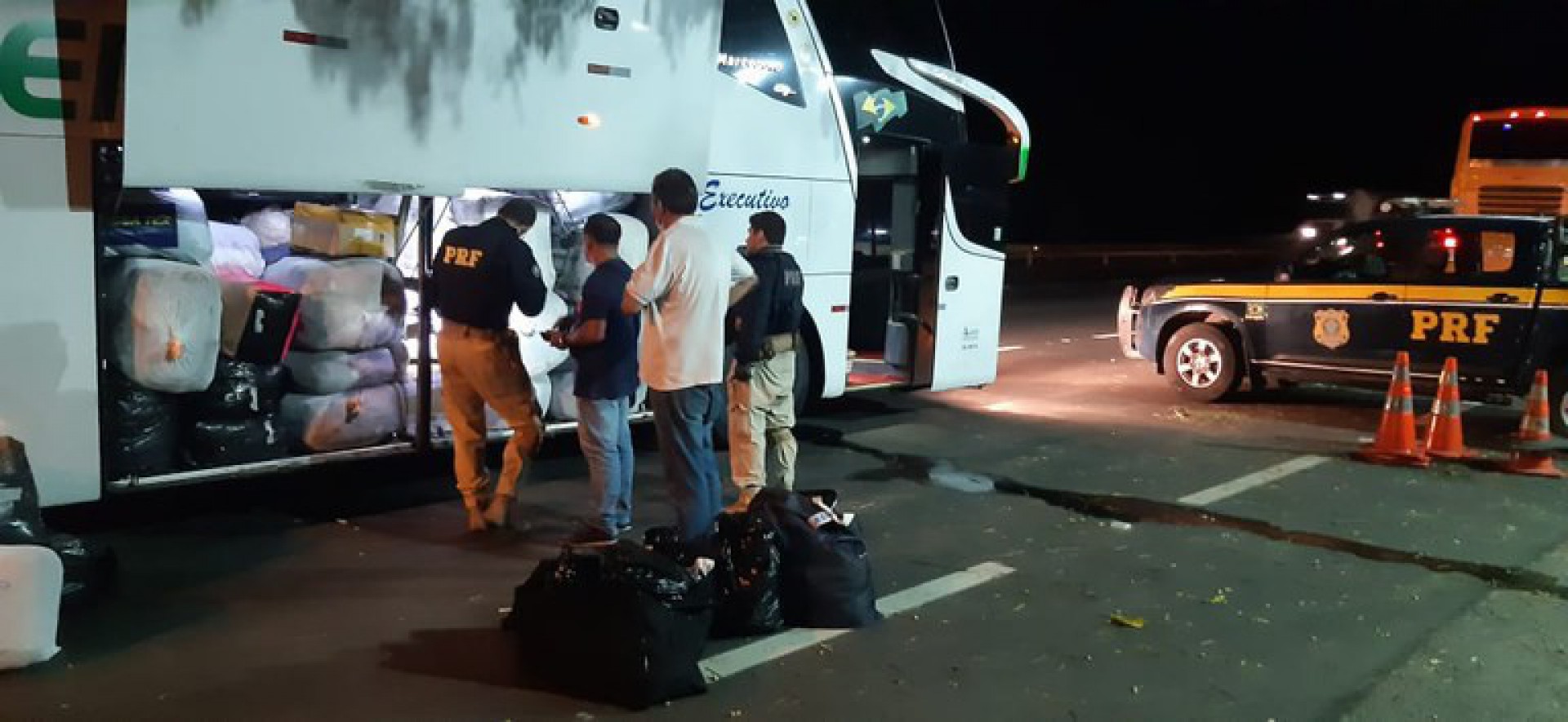 PRF apreende meia tonelada de mercadoria falsificada em &ocirc;nibus de viagem 