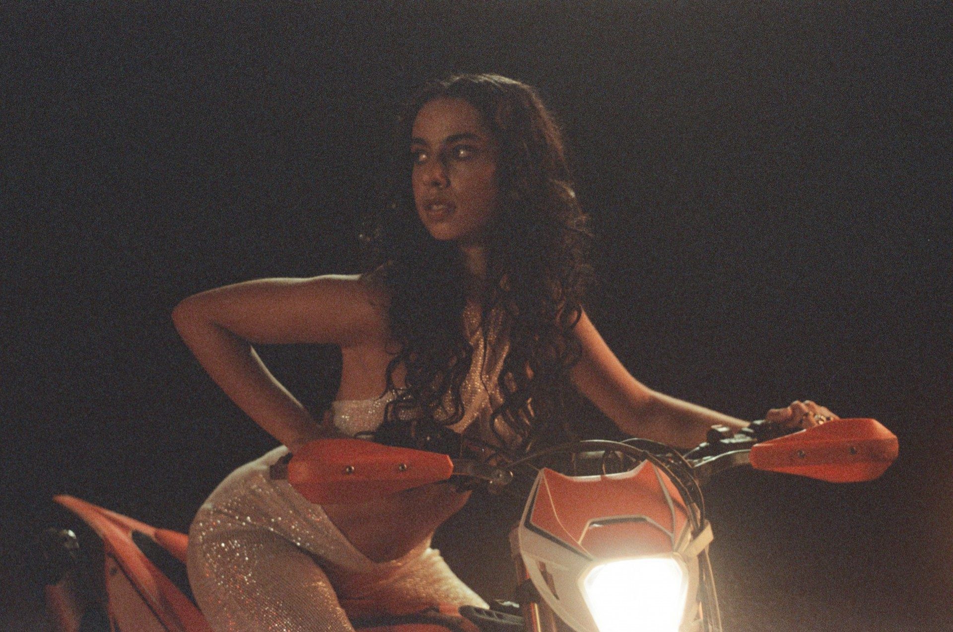 Marina Sena - Sarah Leal