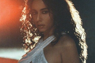 Marina Sena canta o amor próprio em 'Voltei pra Mim'