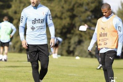 Arrascaeta volta a treinar com a seleção do Uruguai