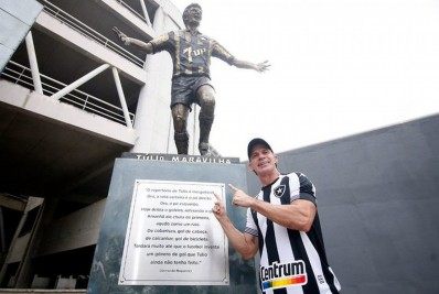 Túlio Maravilha minimiza gramado sintético: 'Jogador bom, joga em qualquer lugar'